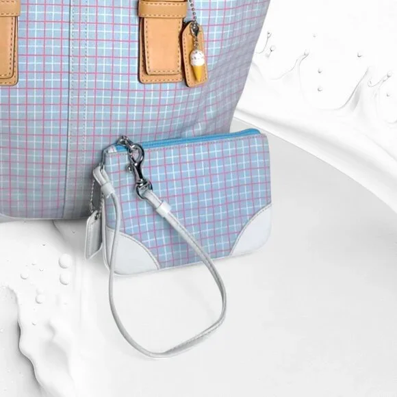 Vintage COACH Soho pastel blue plaid tote with vachetta leather & wristlet - Picture 8 of 15